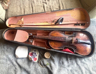 VIOLIN & WOOD CASE-NO NAME-GERMANY? HAS HAD SOME OVERSPRAY-BOW HAS NO HAIR