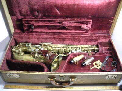 Vintage Saxophone The Buescher Elkhart Indiana True-Tone Low Pitch Old w/Case