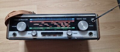 Collector Item Vintage 1960s Roberts Model R700 Transistor Radio Battery Powered