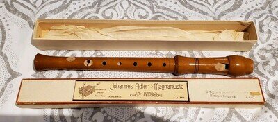 Johannes Adler Magnamusic Wood Recorder In Box: Soprano 2000DHB A 440 Baroque