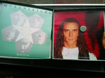 QUEENSRYCHE - BEST I CAN - BOX WITH BADGE. EX.
