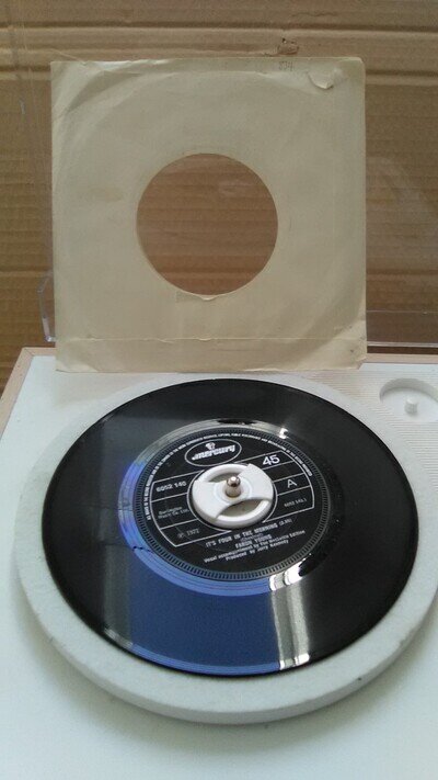 Faron Young: It's Four In The Morning 7" Vinyl Single - 834/25