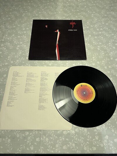 STEELY DAN - AJA - 12" VINYL LP ALBUM RECORD GATEFOLD - VINYL IS NEAR MINT