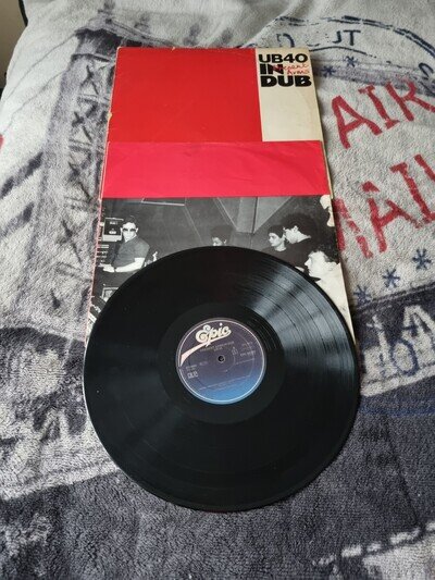 UB40 - PRESENT ARMS IN DUB vinyl Lp 1981.