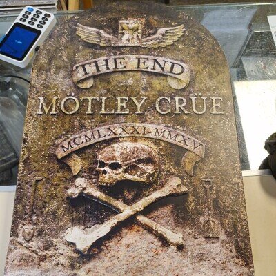 End by Mötley Crüe (Record, 2016)
