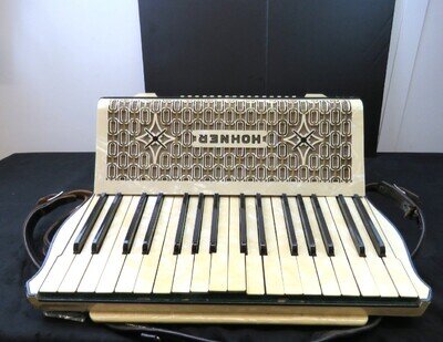 VINTAGE HOHNER TANGO II PIANO ACCORDION IN ORIGINAL CASE