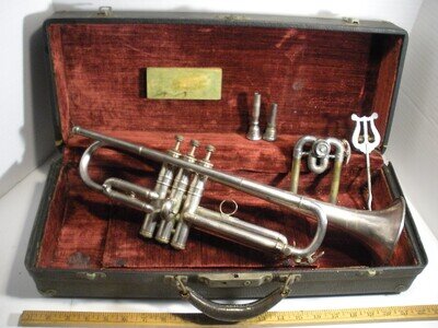 Vintage Trumpet Made by C.G. Conn Ltd. Elkhart Indiana Old Case w/ 2 Mouthpieces