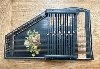 Vintage German Autoharp Rossetti - 32 stringed instrument 12 chord bars
