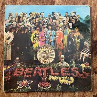 THE BEATLES - SGT PEPPERS VG+/VG+ VINYL LP / FIRST PRESSING / MONO / INNER