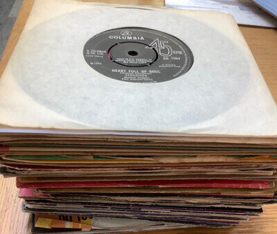 20 x 1960s 7 inch vinyl JOB LOT. Great selection. Boxed. GREAT GIFT..