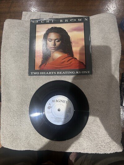 O'chi Brown - Two Hearts Beating As One (7", Single)