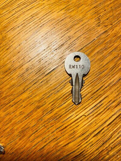 GENUINE CHICAGO LOCK CO KEY no. RW110 WURLITZER 3500 -3800 AND 1050 JUKEBOX
