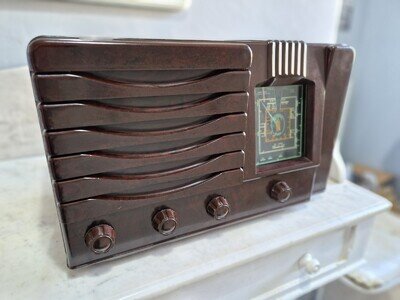 Art Deco Westminster Bakelite Radio
