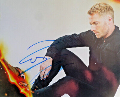 RONAN KEATING AUTOGRAPHED 10 X 8 PHOTOGRAPH.