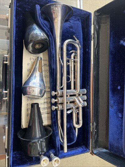 Beautiful Vintage King Silver Flair Trumpet With Case And Accessories