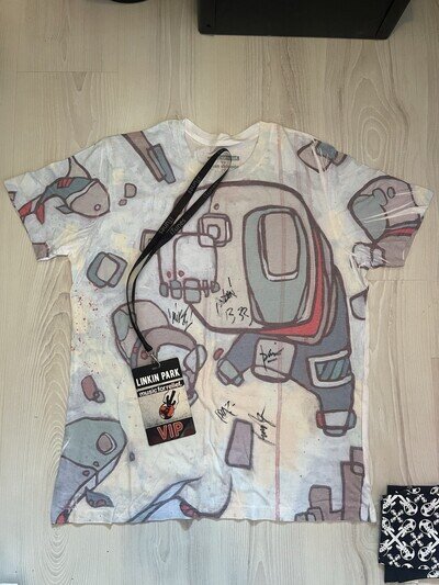 LINKIN PARK Autographed signed T-Shirt & VIP lanyard CHESTER BENNINGTON