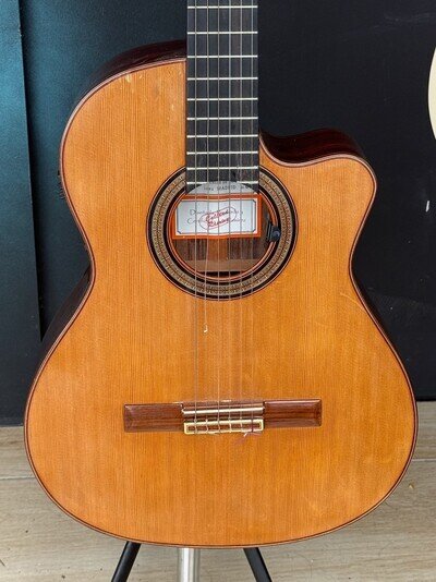 2007 Jose Ramirez Estudio 2CWE Cutaway Electric guitar perfect for your Gig !