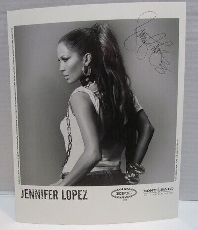 Jennifer Lopez Photo, Epic Records Promo Still w/facsimile autograph