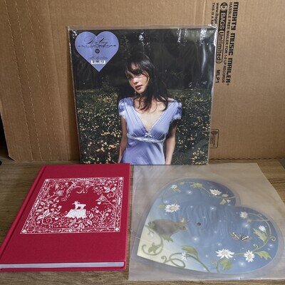 Ha Vay Huntress Heart Picture Disc Vinyl /600 + SIGNED Archive Book LTD 50 VV