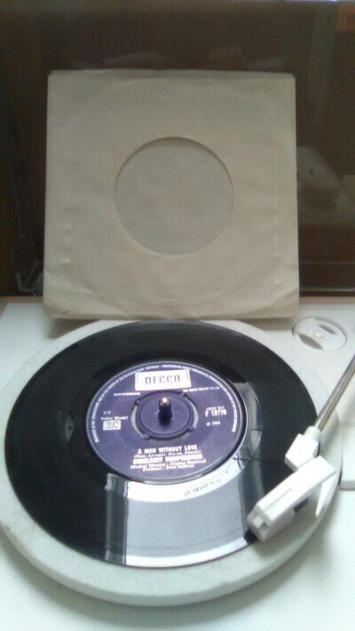 Engelbert Humperdinck: A Man Without Love 7" Vinyl Single - 345/26