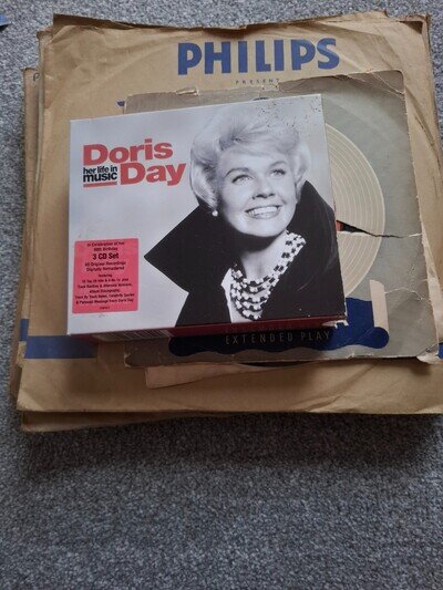 Doris day collection: 13 x 78 RPM records, 2 x singles and set of 3 CDs