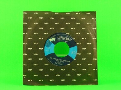 THE CHI LITES TROUBLES A COMIN (144) 2 Track 7" Single including Company Sleeve