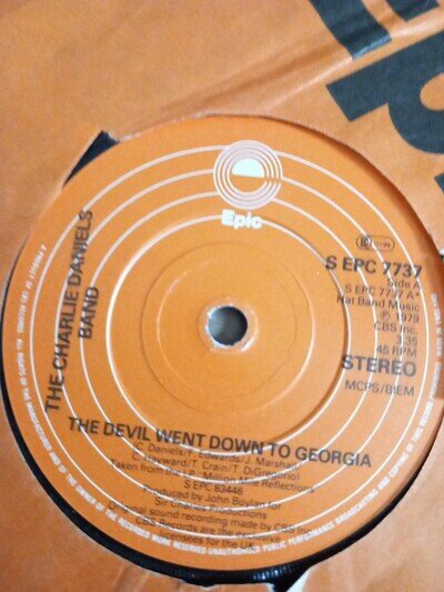 THE CHARLIE DANIELS BAND - THE DEVIL WENT DOWN TO GEORGIA 1979 7" VINYL SINGLE.
