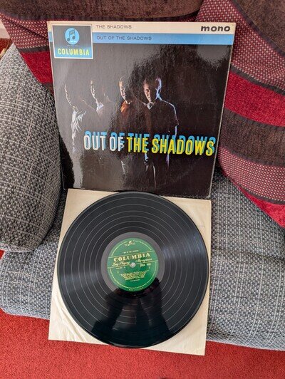 THE SHADOWS - OUT OF THE SHADOWS