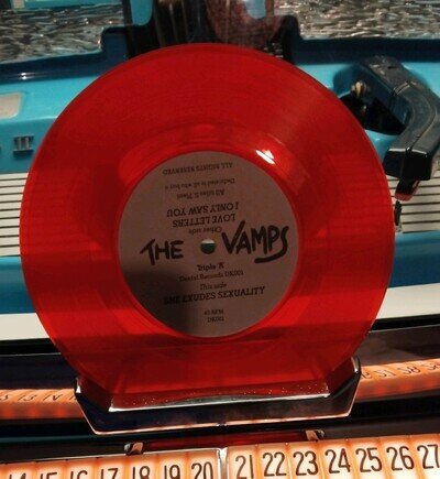 THE VAMPS SHE EXUDES SEXUALITY, LOVE LETTERS & I ONLY SAW YOU 45+PS 1979 JAM MOD