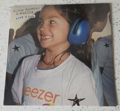Olivia Rodrigo & Weezer LIVE 7” Vinyl Buddy Holly - In Hand -