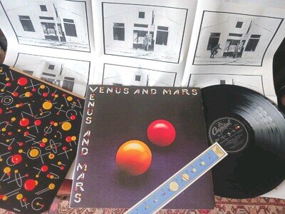 WINGS - Venus & Mars, ORIGINAL 1975 UK LP + POSTERS / STICKER / INNER... EX