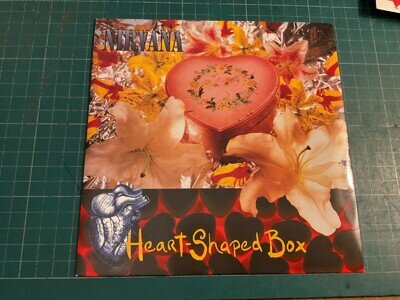 Nirvana-Heart shaped box.original 7" near mint vinyl and sleeve. grunge 1993