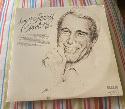 1972 1st UK press of the double compilation album Here Is Perry Como Vol. 2.
