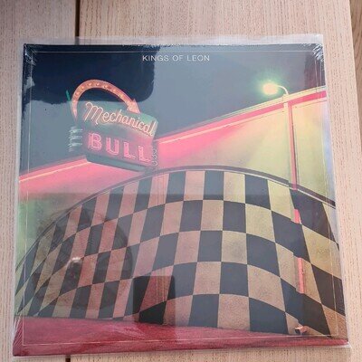 Kings Of Leon ‎Mechanical Bull 2013 Ltd edition Red/Gold Vinyl still sealed