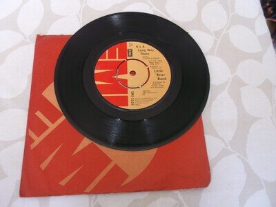 LITTLE RIVER BAND - IT'S A LONG WAY THERE (7" SINGLE)