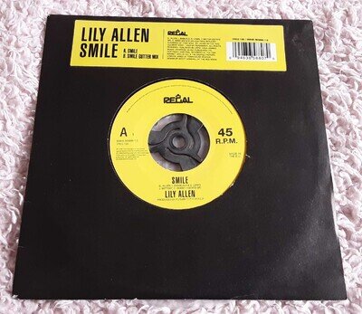 Lily Allen ‎– Smile - 7" Vinyl Record. 7REG 135. UK 2006 Near Mint.