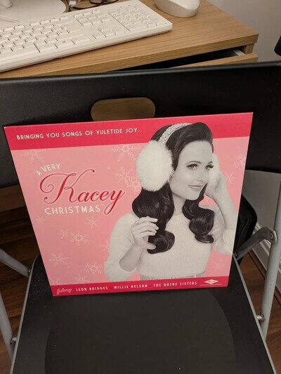 Kacey Musgraves, Christmas album. Green vinyl. Lp, vinyl, record.