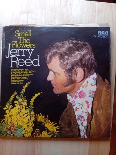 Jerry Reed Smell The Flowers 12"Vinyl LP Record Issued 1972 .vinyl EX.