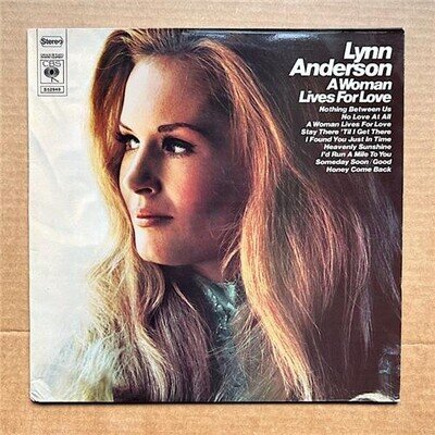 LYNN ANDERSON A WOMAN LIVES FOR LOVE LP 1971 compilation - light signs of use DU
