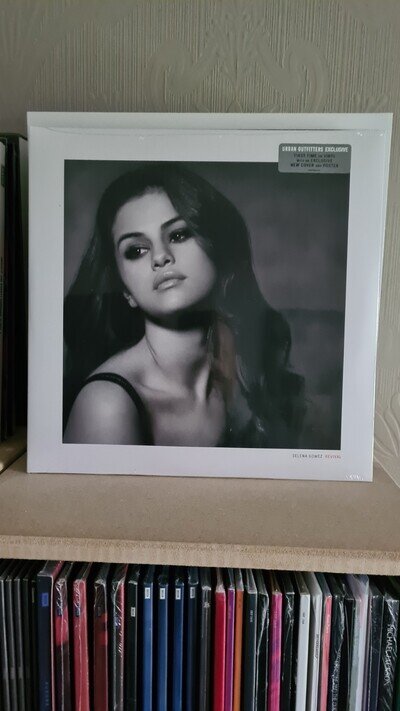Selena Gomez Revival Deluxe Exclusivel Urban Outfitters splatter vinyl