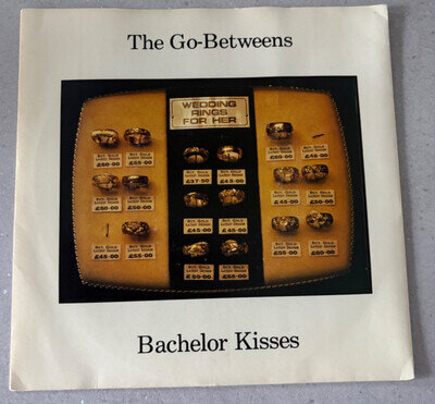 THE GO-BETWEENS - Bachelor Kisses : 1984 7" Vinyl : Sire Records A1B1