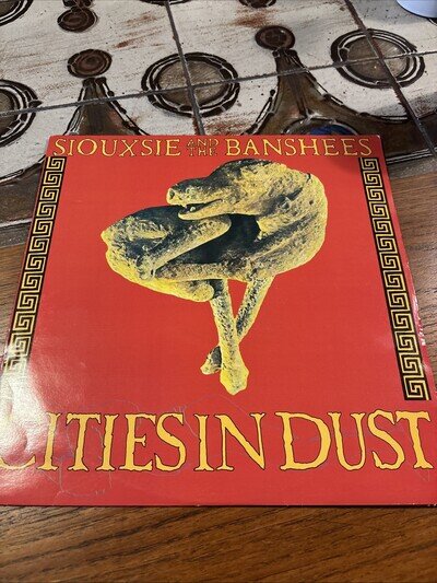 SIOUXSIE AND THE BANSHEES CITIES IN DUST/AN EXECUTION [WITH POSTER] 7" VINYL