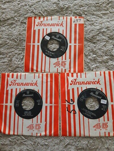 The Chi Lites - Homely Girl , Too Good To Be Forgotten & It's Time For Love 7"
