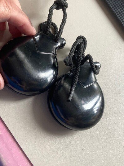 Vintage black Bakelite Castanets Full size 8x 6.5 CM in excellent condition