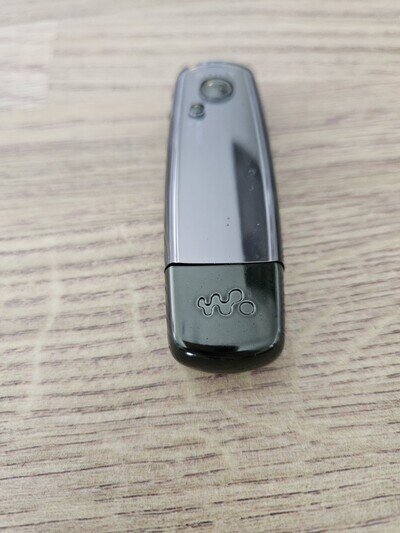 Vintage SONY Walkman DIGITAL music player NW-E002 Used