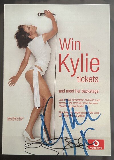 KYLIE MINOGUE : GENUINE AUTHENTIC SIGNED AUTOGRAPH VODAFONE PROMO LEAFLET