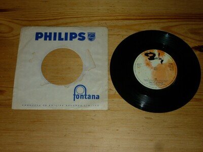 CHARLES AZNAVOUR - SHE 7" INCH SINGLE VINYL RECORD 45rpm NEAR MINT 1974