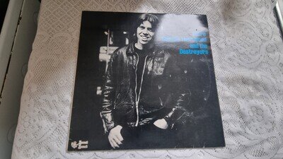 2 VINYLS X GEORGE THOROGOOD AND THE DISTORYERS; '' MORE '' and BAD TO THE BONE.