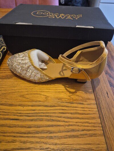dance and sway. gold womens size 6 dancing shoes. lacey