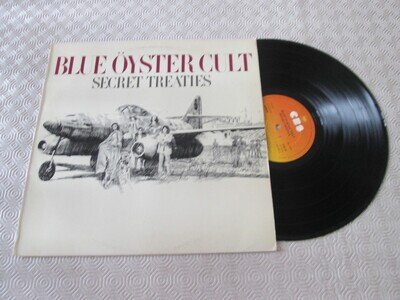 BLUE OYSTER CULT - SECRET TREATIES - CBS RECORDS - VINYL EXCELLENT